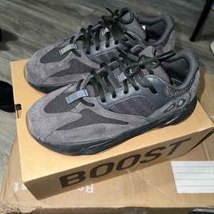 Yeezy 700 utility black